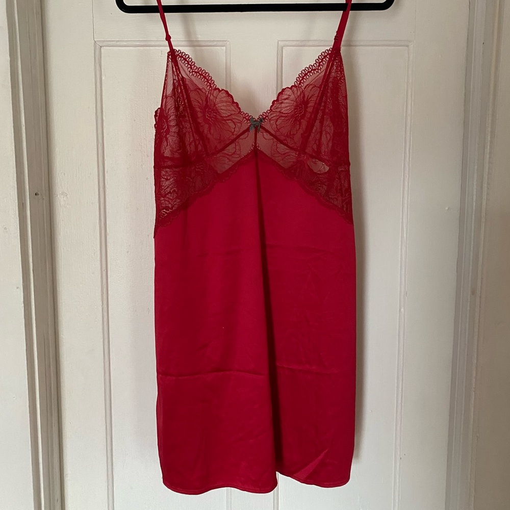 ELLE MACPHERSON | lace + satin chemise L